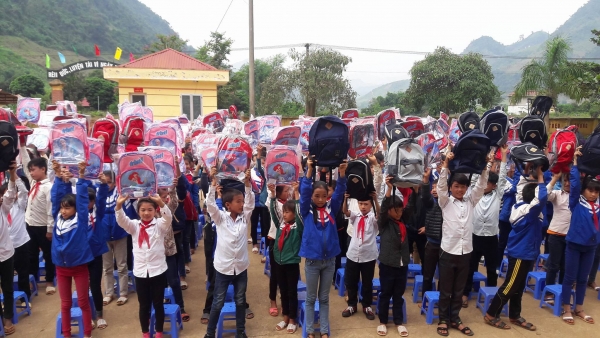 Backpacks for 332 students in Dien Bien